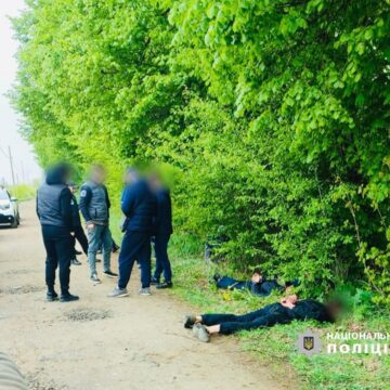 На Коломийщині чотири рецидивісти обікрали підприємство: поліцейські оперативно їх затримали (ФОТО)