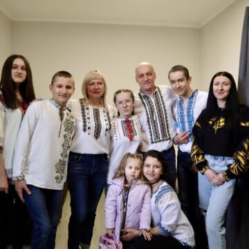Дитячий будинок сімейного типу із Херсонщини отримав ключі від домівки у Коломиї (ФОТО)