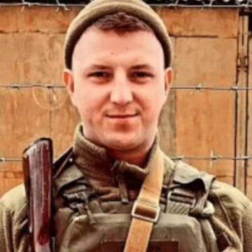 Сьогодні в Івано-Франківську попрощаються з воїном Андрієм Василиком