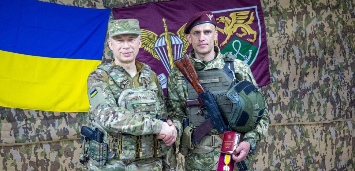Головнокомандувач нагородив “Золотим тризубом” прикарпатця Степана Лінецького