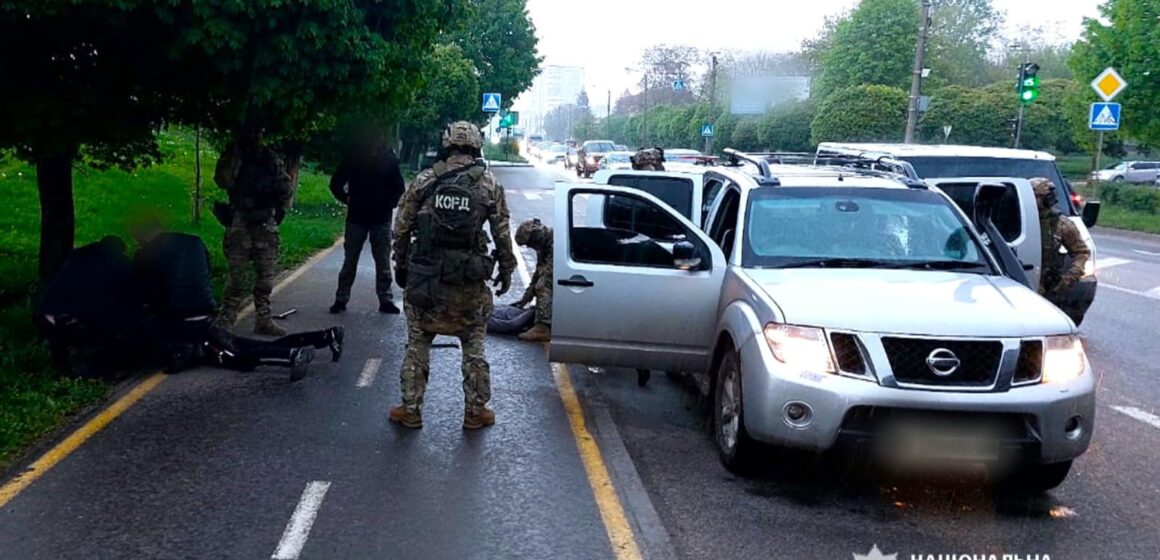 Викрали понад 8 мільйонів гривень, перевдягнувшись у військових: поліція Прикарпаття затримала грабіжників