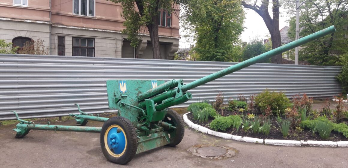 В Городенківській громаді демонтували радянську гармату