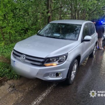 На Коломийщині пішохід потрапив під колеса автомобіля На Коломийщині пішохід потрапив під колеса автомобіля