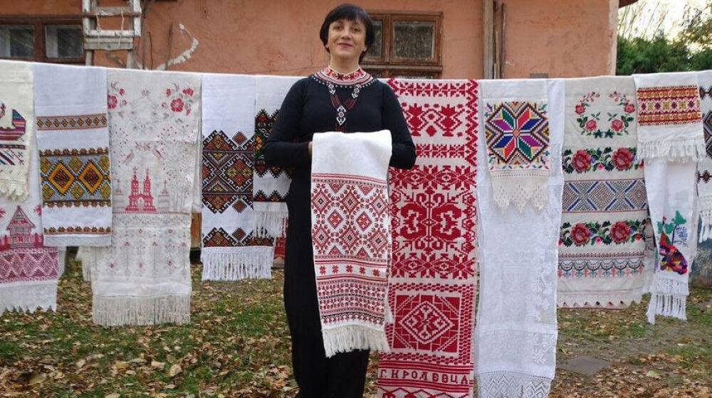 Франківка Уляна Сіренко зібрала понад 400 старовинних рушників