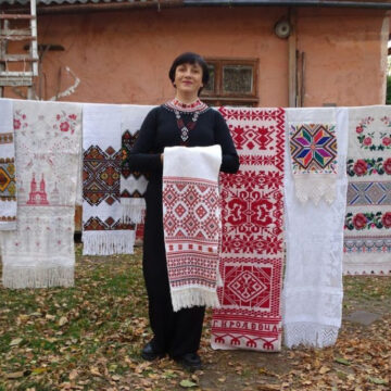 Франківка Уляна Сіренко зібрала понад 400 старовинних рушників