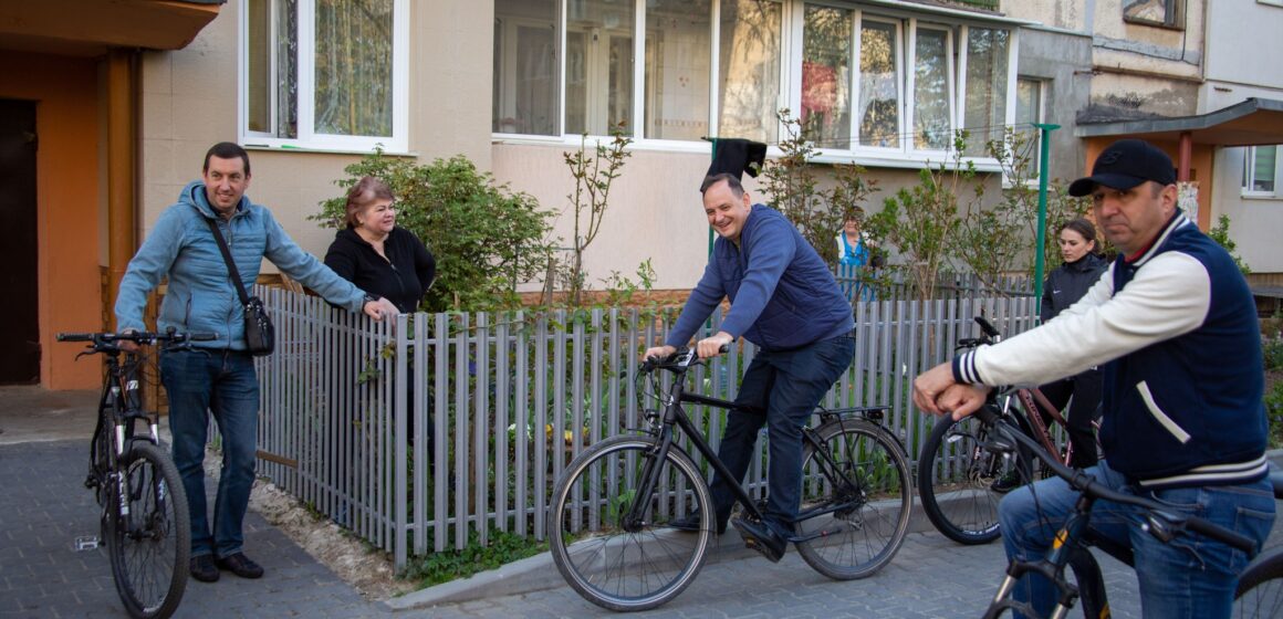 Поспілкувались з людьми, записали основні необхідні завдання: міський голова Івано-Франківська провів вівторкову інспекцію міста