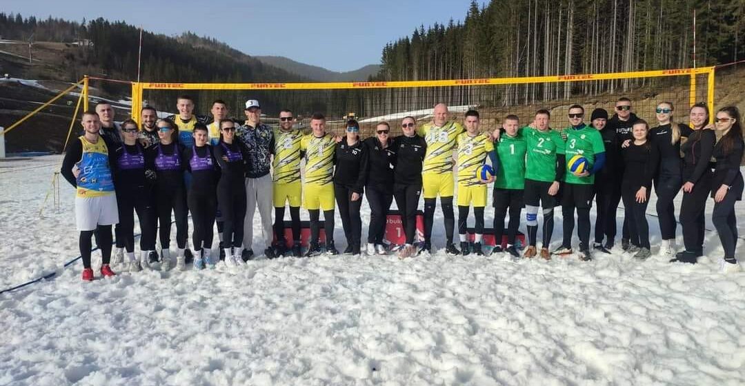 Надвірнянська команда виборола бронзову нагороду на чемпіонаті України 2024 з волейболу на снігу