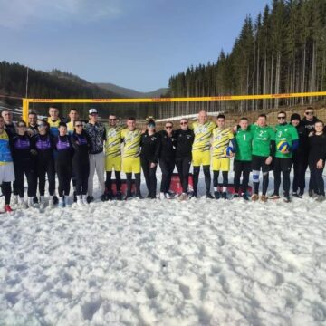 Надвірнянська команда виборола бронзову нагороду на чемпіонаті України 2024 з волейболу на снігу Надвірнянська команда виборола бронзову нагороду на чемпіонаті України 2024 з волейболу на снігу