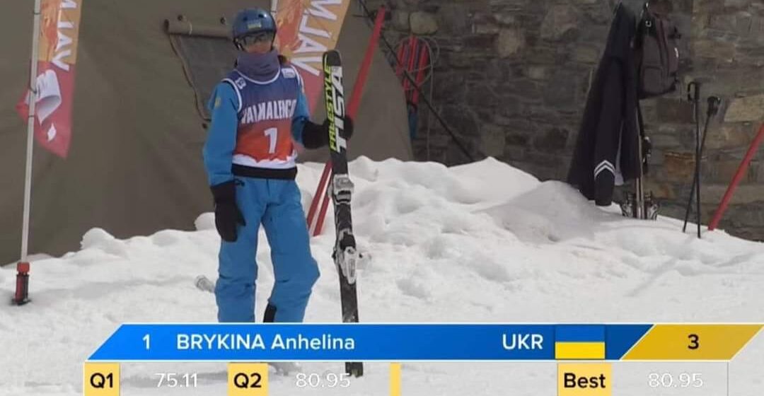 Спортсменка з Івано-Франківщини Ангеліна Брикіна здобула першу історичну юніорську медаль у командних змаганнях з фристайлу