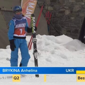 Спортсменка з Івано-Франківщини Ангеліна Брикіна здобула першу історичну юніорську медаль у командних змаганнях з фристайлу