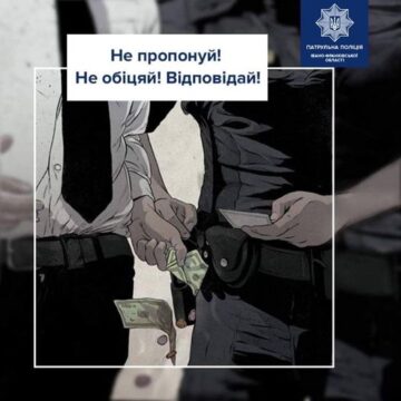 1150 гривень та 100 доларів США: у Івано-Франківську п’яний водій автобуса намагався дати патрульним хабар