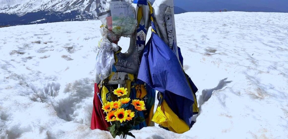 На Говерлі встановили пам’ятний знак загиблим під час АТО на сході України На Говерлі встановили пам’ятний знак загиблим під час АТО на сході України