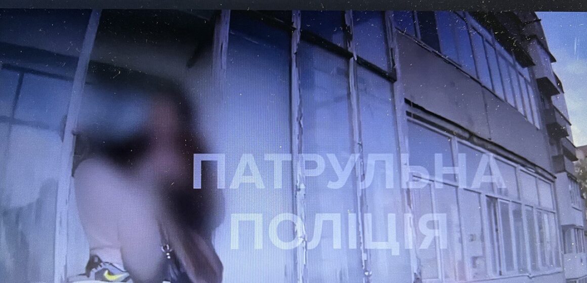 Франківські патрульні спільно з рятувальниками завадили жінці вчинити самогубство