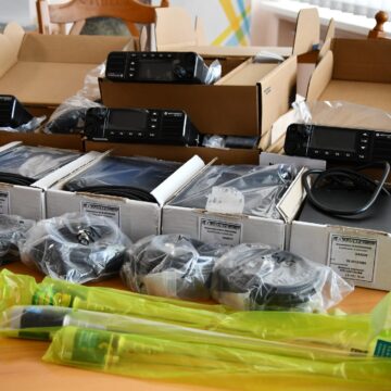 Рогатинська громада передала 4 радіостанції для наших гвардійців