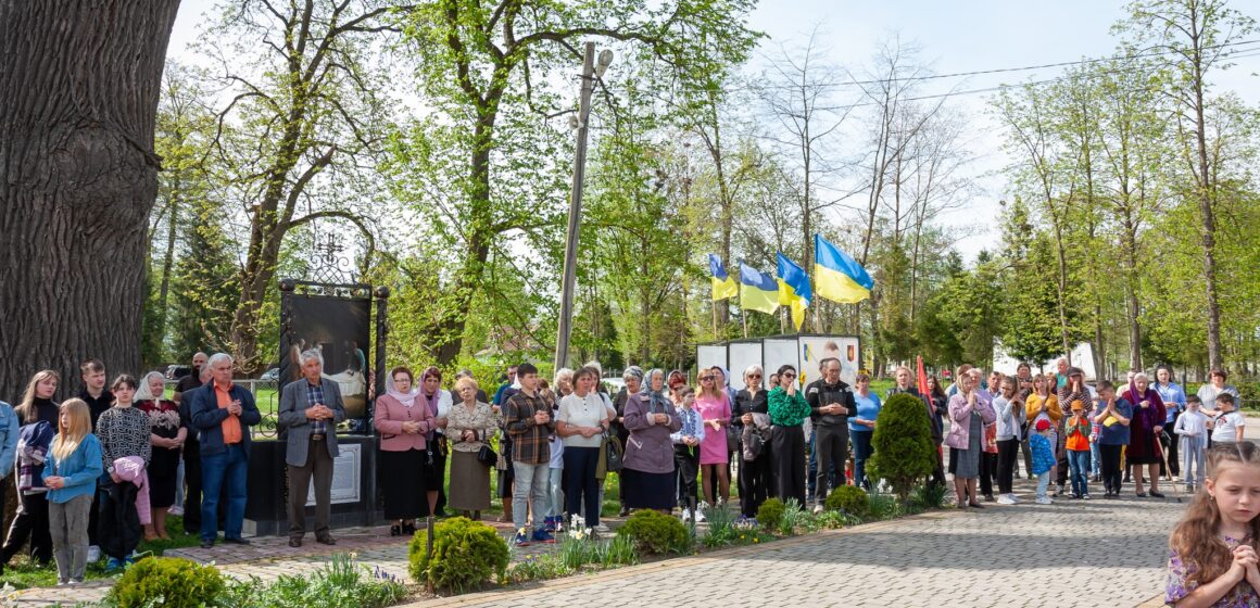 У Солотвині молилися Хресну дорогу біля фігури Ісуса Христа