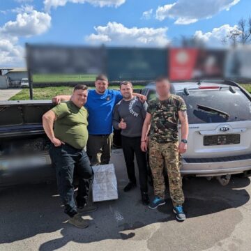 Волонтери Логістичного центру відвезли Захисникам дрони і продукти