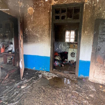 На пожежі будинку в Рогатинській громаді врятовано дворічну дитину (ФОТО)