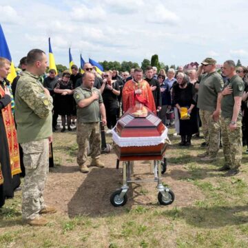У Тисмениці попрощались з воїном Степаном Підлуським: у громаді оголошено дні жалоби (ФОТО)