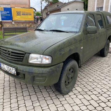 Освітяни Городенківської громади придбали для захисників автомобіль (ФОТО)