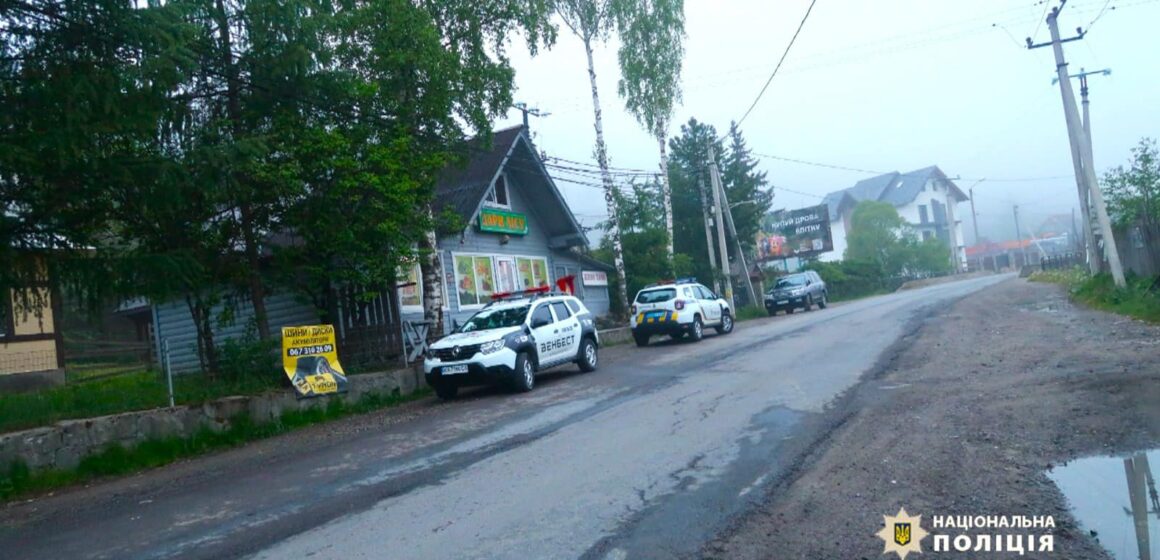 Вночі увірвався до орендованої кімнати: яремчанські поліцейські затримали злодія (ФОТО)