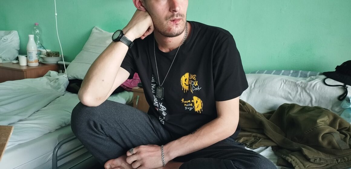 Смерть обходила вісім разів: історія воїна Дениса Александрука, який проходить реабілітацію на Прикарпатті
