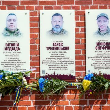 В Івано-Франківську відкрили анотаційні дошки трьом полеглим воїнам (ФОТО)