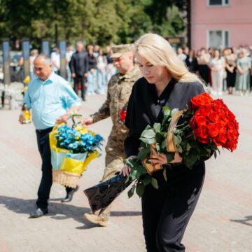 У Тлумачі віддали шану полеглим героям-землякам та вручили їх рідним державні та обласні нагороди (ФОТО)