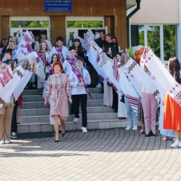 Сьогодні у Калуші пролунав останній дзвоник Сьогодні у Калуші пролунав останній дзвоник