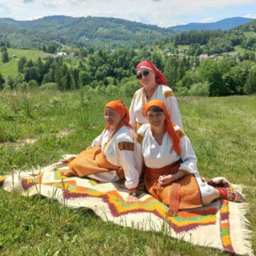 Для родин полеглих захисників провели другу в цьому сезоні екскурсійну мандрівку «Бричка-тур у Космач» Для родин полеглих захисників провели другу в цьому сезоні екскурсійну мандрівку «Бричка-тур у Космач»