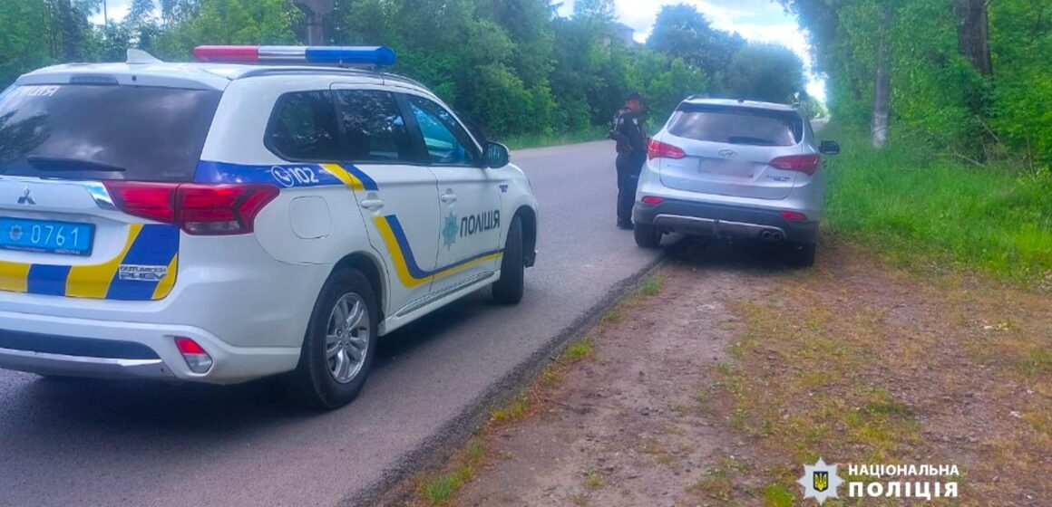 Намагались дати хабара: у Калуші поліцейські викрили двох нетверезих водіїв (ФОТО)