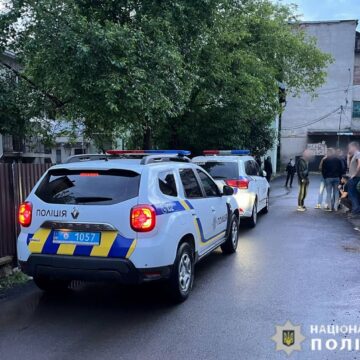 У Коломиї 38-річний наркоман вчинив погром у готелі та погрожував підірвати гранату (ФОТО) У Коломиї 38-річний наркоман вчинив погром у готелі та погрожував підірвати гранату (ФОТО)