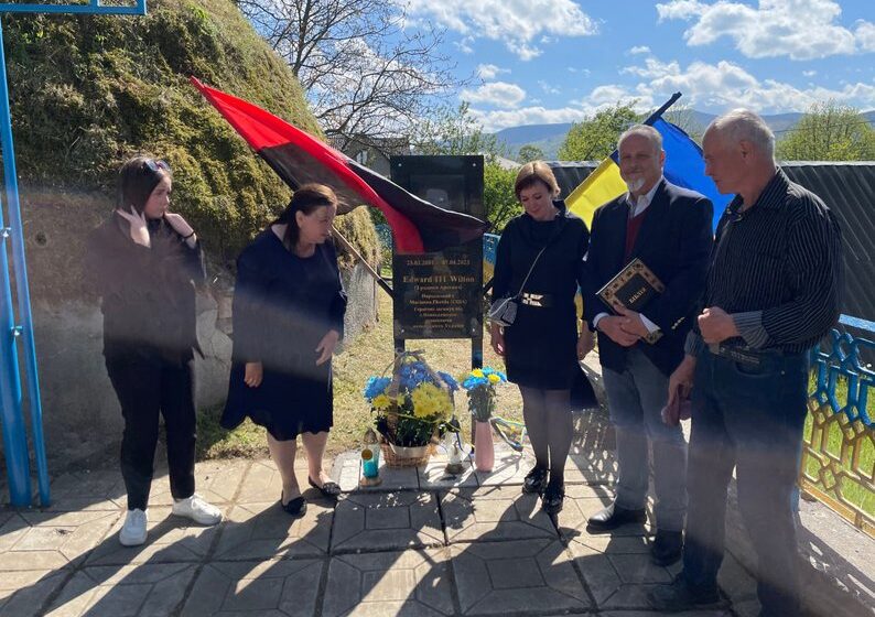 У Космачі відкрили меморіальну дошку полеглому американському добровольцю Едварду lll Вілтону (ФОТО)