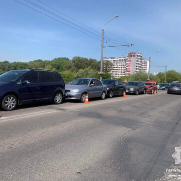 Через неуважність: на пасічнянському мості зіткнулися п’ять автівок