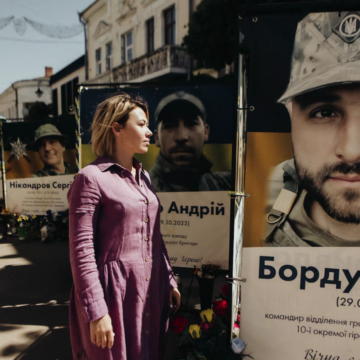 “Ти винна!”. Три історії про вдів військових, які живуть на Прикарпатті