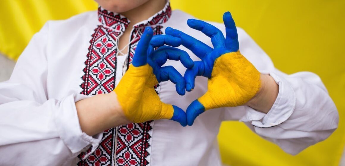 Генетичний код і оберіг: 10 цікавих фактів про українську вишиванку