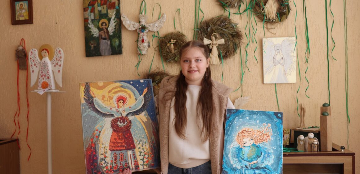 11-річна долинянка подарувала два свої мистецькі твори музею «Резиденції янголів»