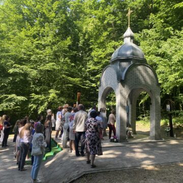 Відбулася проща до відпустового місця у с. Бишів, де колись зʼявилася Діва Марія