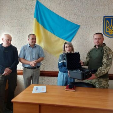 Городенківські освітяни за одноденний заробіток придбали дрон для наших захисників