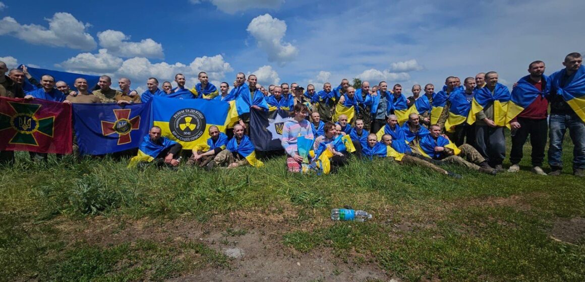 В Україну повернулися 75 полонених