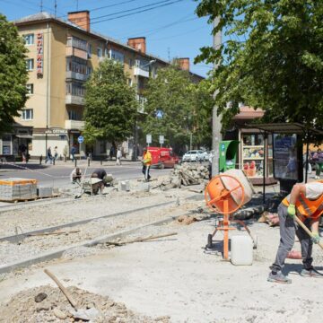 У середмісті Івано-Франківська завершують роботи з пониження тротуарів
