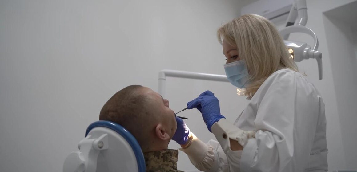 Івано-Франківська область серед ТОП-5 за кількістю військових, яким безоплатно встановили зубні протези