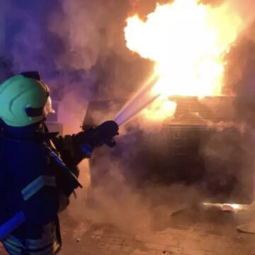 Горіли будинок, два автомобілі та сухостій: вогнеборці Прикарпаття ліквідували дев’ять пожеж (ФОТО)