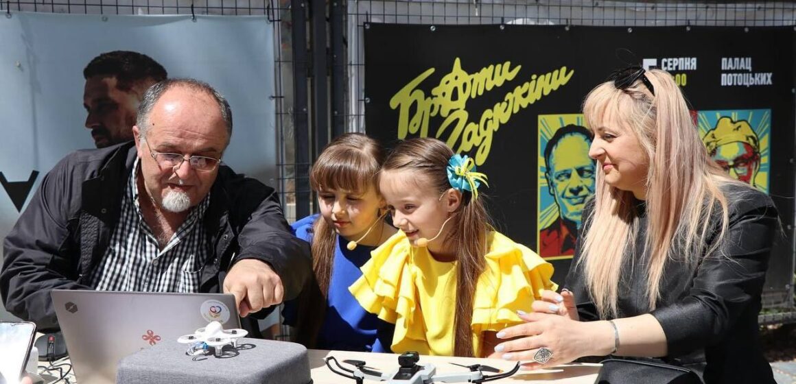Школярів з Івано-Франківська запрошують у літню STEM–школу Школярів з Івано-Франківська запрошують у літню STEM–школу