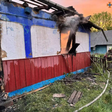 Рятувальники ліквідували дві пожежі протягом минулої ночі, на одній – загинув чоловік