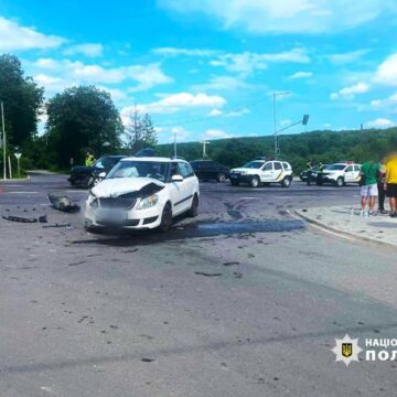 У ДТП на Прикарпатті загинула неповнолітня та травмувався водій У ДТП на Прикарпатті загинула неповнолітня та травмувався водій
