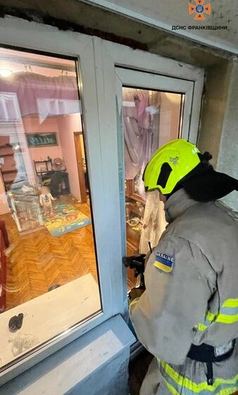 Рятувальники надали допомогу з відкривання дверей квартири, всередині якої перебувала малолітня дитина