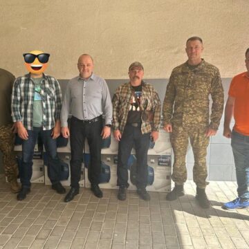 Головний Держсанлікар Прикарпаття передав чергову партію переносних генераторів нашим захисникам