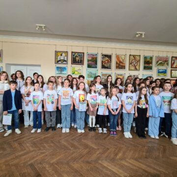 У Снятинському будинку культури відкрили виставку мистецьких робіт «Весняночка»