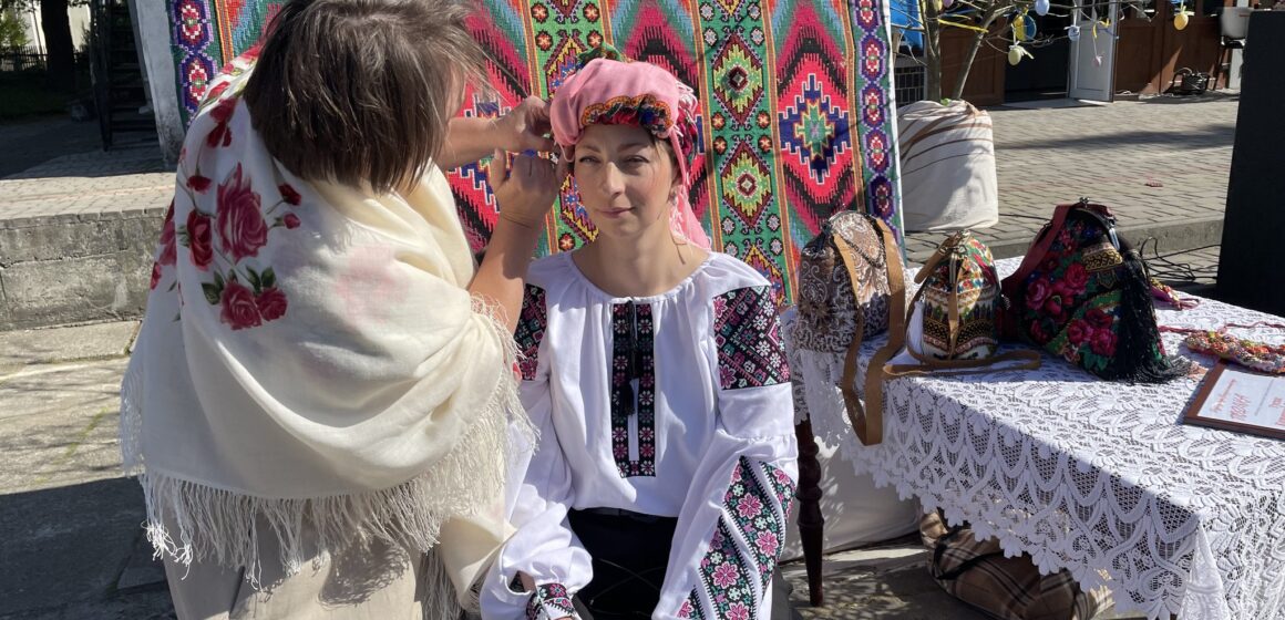 «Хусткування в різних регіонах України» – у Вигодській громаді організували неймовірно колоритне свято