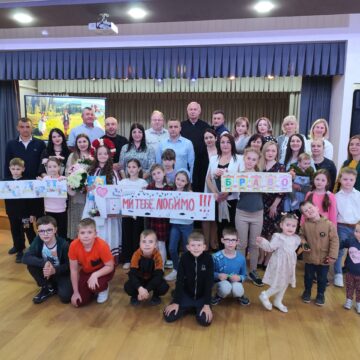 Талановита ямничанка презентувала кліп на пісню “А на Україні”